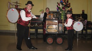 GUILLERMO SAAVEDRA oficios y profesiones en Estaci&oacute;n Central |  ORGANILLERO Y CHINCHINERO TRADICION POPULAR DE CHILE CONTACTE 8 4241650, SE REALIZAN EVENTOS BARIOS ,VENTA DE REMOLINO AL POR MAYOR