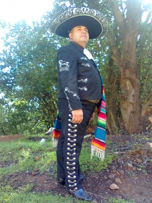 ALEJO ALLENDE ORELLANA  oficios y profesiones en Providencia |  ALEJO ALLENDE ,EL CHARRO QUE CANTA BONITO 97181780 MARIACHI PROFESIONAL, PARA SUS EVENTOS FAMILIARES,REGALE SERENATAS,REGALE MARIACHIS A DOMICILIO