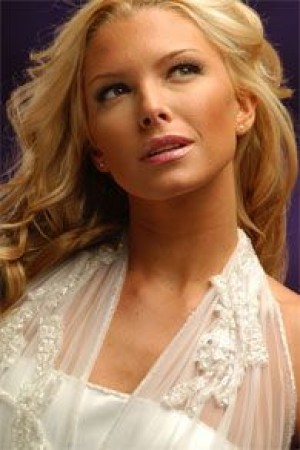WILMA FUENTES oficios y profesiones en Santiago |  PEINADOS Y MAQUILLAJE PROFESIONAL MAC, NOVIAS, GRADUACIONES A DOMICILIO, MANICURE, PEDICURE, ONDULADO Y TINTE PESTA&Ntilde;AS, ESTILISTA & MAQUILLADORA
