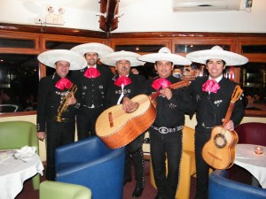 Mariachi Chile Mexico oficios y profesiones en Renca |  Serenatas Mariachis..!! 7279788, Mariachis, Charros, serenatas, rancheras... a domicilio..!!